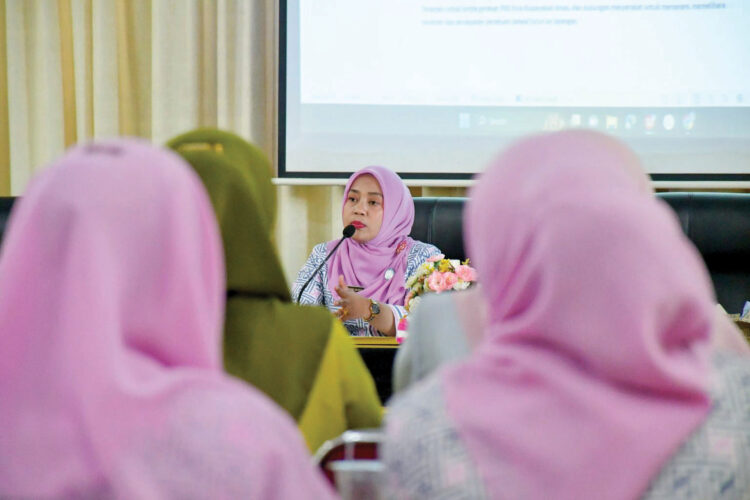 TP-PKK Agam Siapkan Dua Agenda Besar, Lomba Dasawisma dan Gerakan PKK Tingkat Provinsi 1 RAPAT KOORDINASI— Ketua TP-PKK Kabupaten Agam, Ny. Yenni Andri Warman, menggelar rapat koordinasi bersama OPD terkait di aula utama Kantor Bupati Agam, Lubuk Basung, Rabu (22/1).