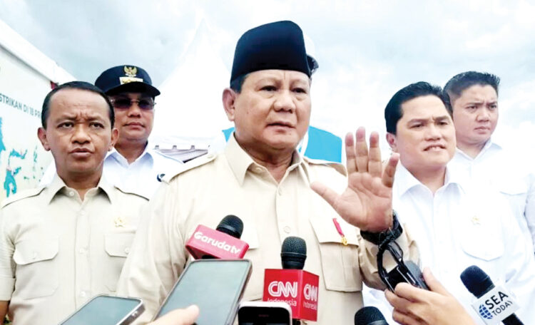 Resmikan Proyek Kelistrikan 3,2 GW di Sumedang, Prabowo Tak Lupakan Peran dan Kerja Keras Pemerintahan Jokowi 1 PERESMIAN— Presiden Prabowo saat peresmian proyek strategis nasional kelistrikan yang dipusatkan di PLTA Jatigede, Kabupaten Sumedang, Provinsi Jawa Barat, Senin (20/1).