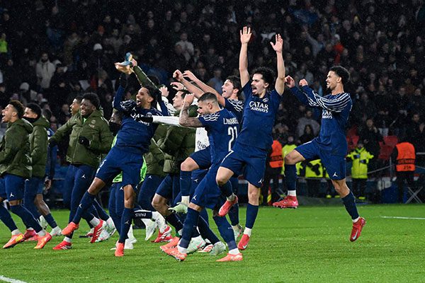 Drama 6 Gol, Les Parisiens Menang Comeback 4-2, City Terancam Tersingkir Lebih Cepat di Liga Champions 1 SELEBRASI— Selebrasi pemain PSG usai menang comeback atas Manchester City dalam matchday ketujuh Liga Champions 2024/2025 yang berlangsung di Parc de Princes, Paris, Kamis (23/1) dini hari WIB.