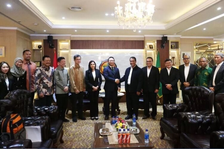 PP PORDASI dan Kementan Kerja Sama, Wujudkan Zona Bebas Penyakit Kuda 1 TANDATANGAN MOU— Ketua Umum PP PORDASI Aryo Djojohadikusumo Bersama Menteri Pertanian Andi Amran Sulaiman setelah menandatangani MoU.