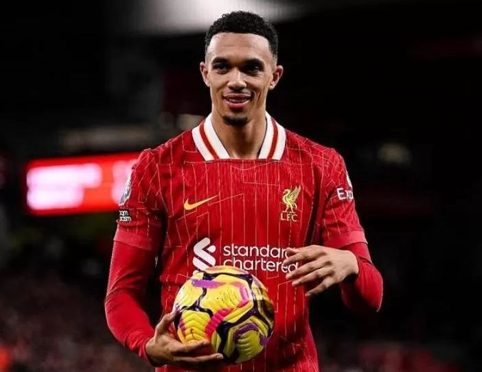 Distraksi Trent Alexander-Arnold, Antara Bertahan di Anfield atau Pergi ke Santiago Bernabeu 1 PESEBAKBOLA— Trent Alexander-Arnold pemain sepak bola asal Liverpool.
