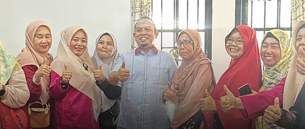 Reses Masa Sidang II Tahun 2025 DPRD Padang, Pimpinan dan Anggota Turun Dapil, Serap Aspirasi Warga 1 Ketua DPRD Padang, Muharlion melaksanakan Reses Masa Sidang II Tahun 2025 di Dadok, Tunggul Hitam.