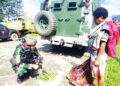 Patroli di Perbatasan Indonesia-Papua Nugini, Prajurit TNI Borong Hasil Tani Warga Ilaga 10 Patroli di Perbatasan Indonesia-Papua Nugini, Prajurit TNI Borong Hasil Tani Warga Ilaga