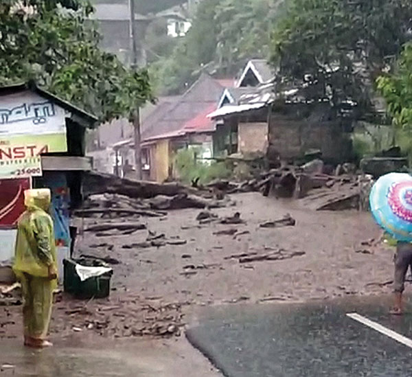 BPBD Peringatkan Zona Merah, Warga Diminta Waspadai Longsor di Puncak Musim Hujan 1 BENCANA LONGSOR— Bencana longsor di Jorong Sigiran Nagari Tanjung Sani, di Kecamatan Tanjung Raya, Kabupaten Agam yang terjadi Senin (23/12).