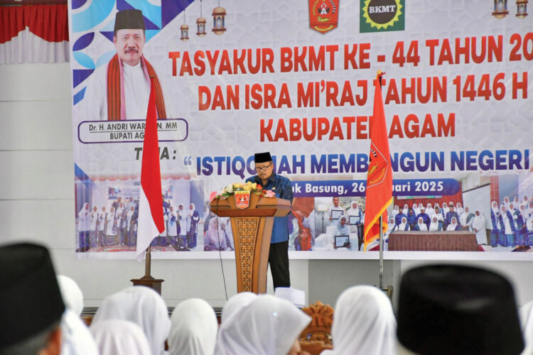 Bupati Agam Hadiri Tasyakuran BKMT ke-44 dan Peringatan Isra Mi’raj 1 TASYAKURAN— Bupati Agam, Andri Warman, yang juga Ketua Dewan Pelindung BKMT Kabupaten Agam hadiri acara tasyakuran BKMT ke-44 dan peringatan Isra Mi’raj Nabi Muhammad SAW di Balairung Rumah Dinas Bupati Agam.