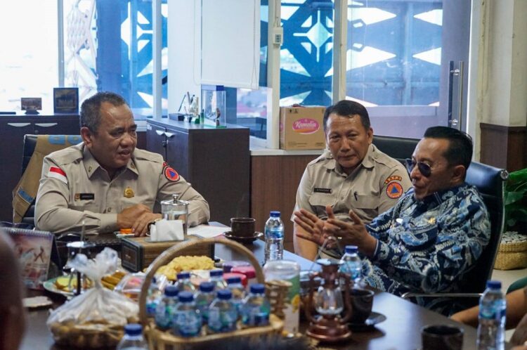 Momentum Awal Tahun, Bupati Eka Putra Bersama OPD Terkait Sambangi BNPB 1 KUNJUNGAN—Bupati Eka Putra didampingi Kadis PU PR Ten Feri, Kadis Perkim LH Novi Hendri, Kalaksa BPBD dr. Ermon Revlin, Kabid Bina Marga Reflidarlis, Kabid Rehabilitasi dan Konstruksi Netrizal, Kabag PBJ Mustika Suarman dan beberapa staf, Senin (6/1) saat kunjungan ke BNPB di Jakarta.
