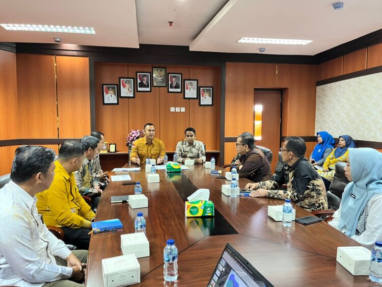 TERIMA—Pemkab Sijunjung menerima kunjungan Pemko Solok dalam rangka study tiru terkait manajemen SDM berbasis Meritokrasi.