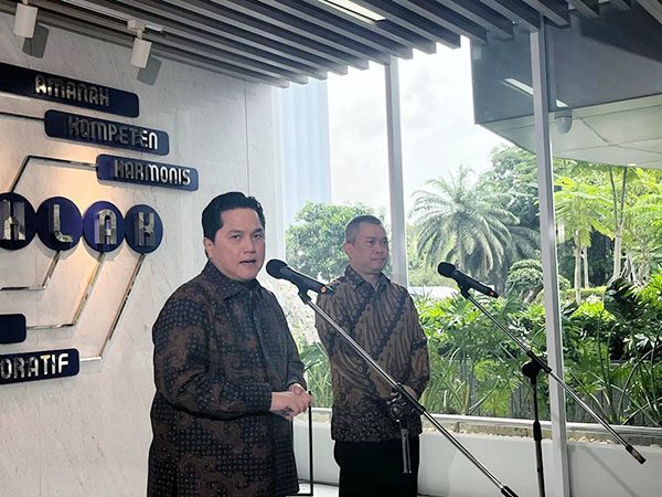 Erick Thohir Pastikan Harga Tiket Mudik Lebaran 2025 Tak Naik 1 BERIKAN KETERANGAN— Menteri BUMN Erick Thohir dan Menhub Dudy Purwagandhi berikan keterangan kepada wartawan usai rapat di kantor Kementerian BUMN.