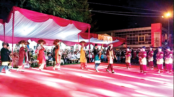 Festival Siti Nurbaya 2025 Digelar 3 Hari, “Mengupas Kembali Makna Cerita Legenda Kasih Tak Sampai” 1 FESTIVAL SITI NURBAYA— Setelah sukses dengan agenda serupa, Pemko Padang kembali menggelar Festival Siti Nurbaya selama tiga, mulai dari Jumat (7/2) sampai dengan Minggu (9/2).