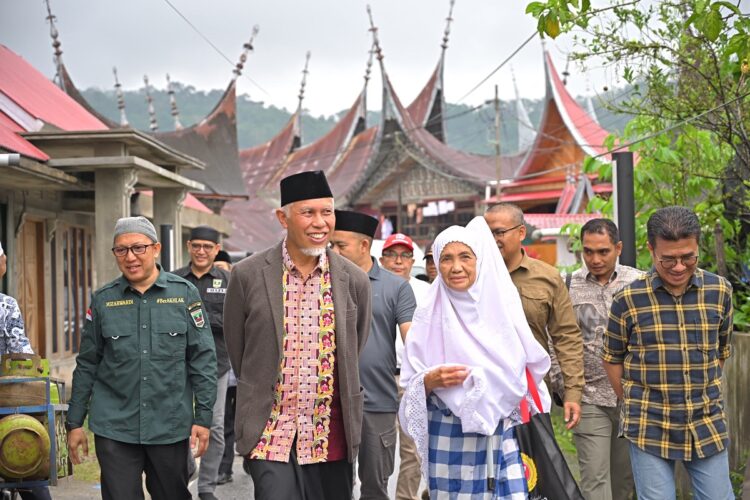 Serap Aspirasi, Gubernur Ajak Kepala OPD Kunker ke Solsel 1 JEMPUT ASPIRASI— Selama dua hari, Gubernur Sumbar Mahyeldi Ansharullah melakukan kunjungan kerja ke Solsel dan memilih menginap di kawasan Seribu Rumah Gadang.