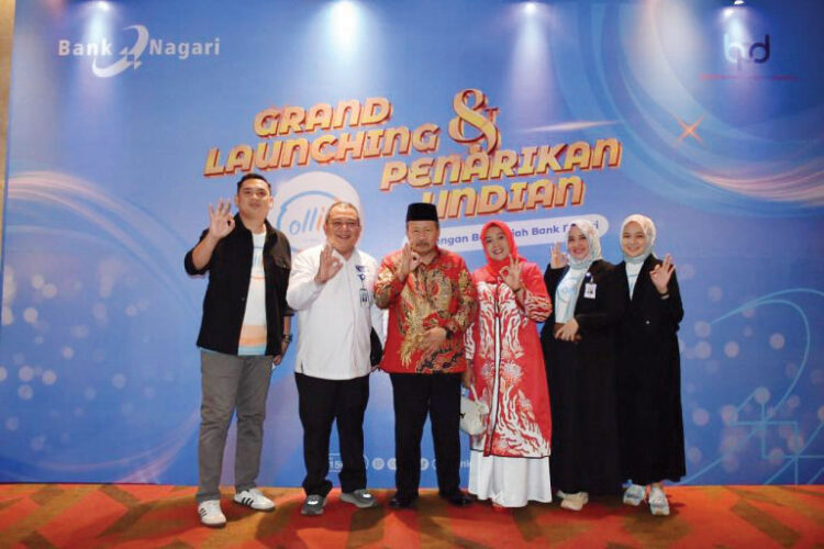 GRAND LOUNCHING— Bupati Agam, Dr H Andri Warman hadiri grand lounching Ollin by Nagari, yang diluncurkan Bank Nagari Sumatera Barat, di The ZHM Premiere Hotel Padang, Kamis (24/1) malam.
