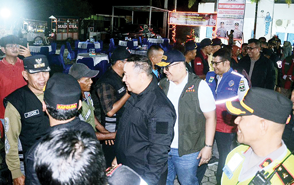 Pemko Dukung Kapolda Wujudkan Zero Tawuran dan Balap Liar di Padang 1 MONITORING— Penjabat (Pj) Wali Kota Andree Algamar ikut mendampingi Kapolda Sumbar Irjen Pol Gatot Tri Suryanta, saat melakukan monitoring ke sejumlah titik yang kerap dijadikan arena balap liar dan tawuran di Kota Padang, Sabtu (18/1) malam hingga Minggu (19/1) dini hari.