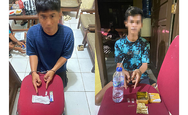 Pengedar dan Pemakai Sabu Diciduk 1 NARKOBA—Dua pelaku yang diduga sebagai pengedar dan pemakai sabu ditangkap jajaran Satresnarkoba Polres Kepulauan Mentawai.