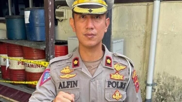 Polresta Padang Buka Saluran Pengaduan, Kasatlantas akan Tindak Tegas Pelanggaran Anggota 1 Kompol Alfin
Kasatlantas Polresta Padang