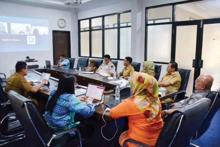 Kemenko Infrawil Kunjungi Rumah Hunian Tetap Korban Banjir Lahar Dingin 1 SAMBUT— Pemkab Agam menyambut kedatangan Kemenko Infrawil untuk meninjau rumah hunian tetap bagi korban bencana banjir lahar dingin di Lubuk Basung, Selasa (21/1).