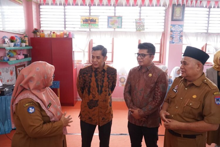 Ketua DPRD Minta Penjelasan Disdik Terkait Pembelian LKS 1 KUNKER— Ketua DPRD Kota Payakumbuh, Wirman Putra, bersama Komisi C kunjungan kerja (Kunker) ke Disdik Payakumbuh.