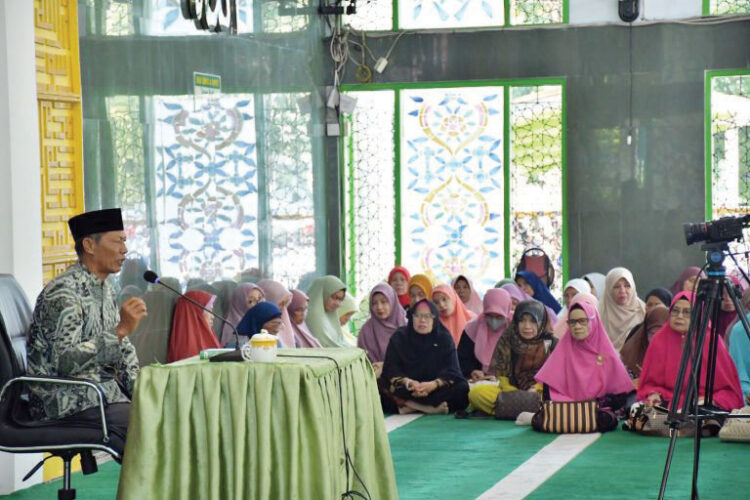 Sedekah dan Keberkahan, Tausiah Religius di Wirid Mingguan Korpri Agam 1 WIRID MINGGUAN— Korps Pegawai Republik Indonesia (Korpri) Kabupaten Agam menggelar wirid mingguan, Jumat (10/1) di Masjid Agung Nurul Falah Lubuk Basung.
