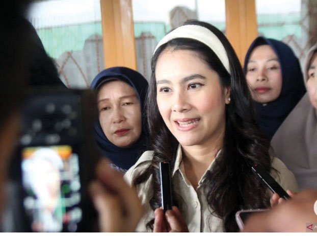 Kunjungi Bukittinggi, Isyana Bagoes Oka Ungkap Idolakan Bung Hatta 1 TINJAU— Wakil Menteri Kependudukan dan Pembangunan Keluarga, Isyana Bagoes Oka menyempatkan diri meninjau Museum Rumah Kelahiran Bung Hatta saat melakukan kunjungan kerja di Kota Bukittinggi, Sumatera Barat, Sabtu (25/1).