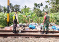KAI Divre II Sumbar Larang Warga Buang dan Bakar Sampah di Rel 10 KAI Divre II Sumbar Larang Warga Buang dan Bakar Sampah di Rel