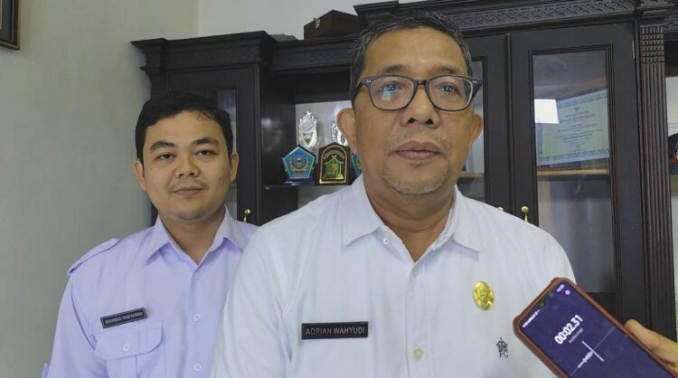Lulus PPPK, Honorer BK Pemkab Limapuluh Kota Pilih Mundur 1 MEMILIH MUNDUR— Kepala BKPSDM Kabupaten Limapuluh Kota Adrian Wahyudi memberikan keterangan terkait mundurnya pegawai honor BK, setelah dinyaakan lulus PPPK, Kamis (23/1).