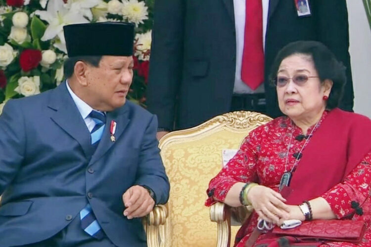 Tanpa Masuk Kabinet, Megawati Bakal Kerja Sama dengan Pemerintahan Prabowo 1 BERBINCANG— Presiden RI Prabowo Subianto saat menjabat sebagai Menteri Pertahanan bersama Presiden ke-5 RI Megawati Soekarnoputri.