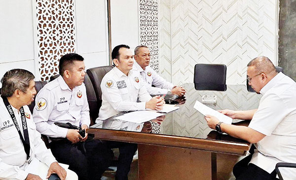 Andre Rosiade Fasilitasi Kasus Tewasnya Rahmad Vaisandri Dibahas di RDP Komisi III 1 FASILITASI RDP— Wakil Ketua Komisi VI DPR RI Andre Rosiade, memasilitasi kasus kematian Rahmad Vaisandri (29), perantau Minang di Jakarta untuk dibahas dalam RDP di Komisi III DPR RI.
