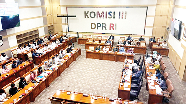 Ungkap Kasus Kematian Rahmad Vaisandri, Andre Rosiade: Komisi III DPR akan Panggil Kapolres Metro Jaktim 1 KAWAL KASUS KEMATIN RAHMAD— Anggota DPR RI Andre Rosiade ikut menghadiri RDP Komisi III kasus kematian Rahmad Vaisandri yang diduga penuh kejanggalan, Kamis (30/1).