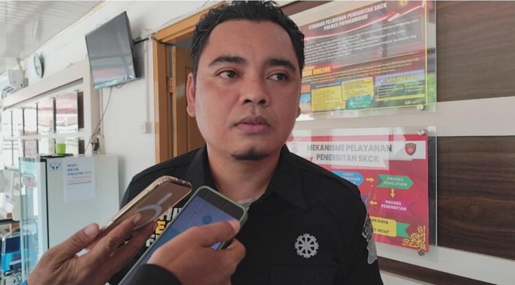 Pengurusan SKCK di Polres Payakumbuh Meningkat 700 Persen 1 JELASKAN— Ps. Kaur Yanmin Sat Intelkam, Brtipka Resah Bima Reskian, jelaskan pada wartawan saat diwawancarai di Mapolres Payakumbuh.