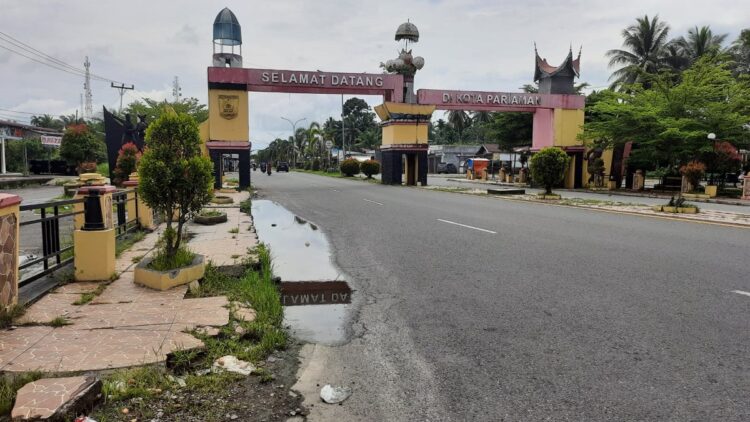 ABPD Terbatas Tiap Tahun, Pintu Gerbang Kota Pariaman Tepaksa Dibiarkan 1 Pintu Gerbang Kota Pariaman Tepaksa Dibiarkan