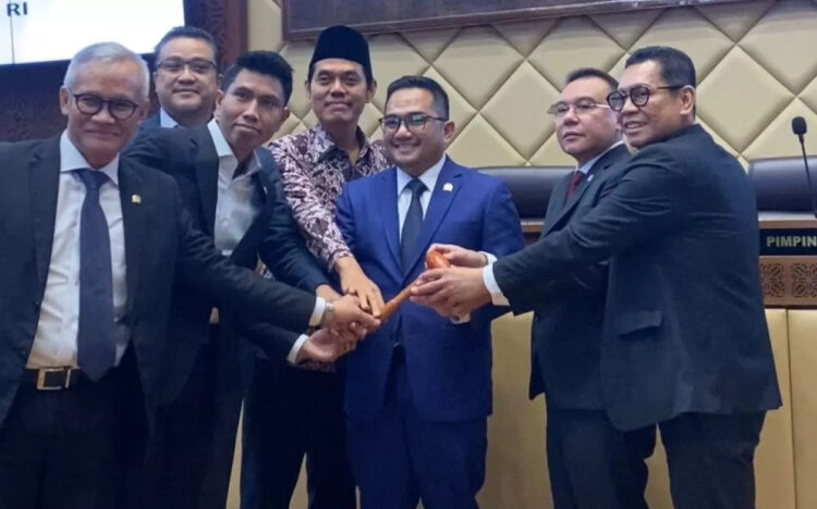 Presidential Threshold Dihapus MK, DPR akan Batasi Pasangan Calon Presiden 1 KOMISI II— Muhammad Rifqinizamy Karsayuda (Partai Nasdem) pimpin Komisi II DPR RI
didampingi empat wakil ketua.