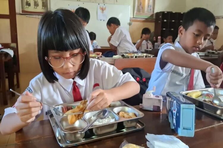 Program Makan Bergizi Gratis Ditunda di Bukittinggi 1 TERTUNDA—Program makan bergizi Gratis ditunda di Bukittinggi.