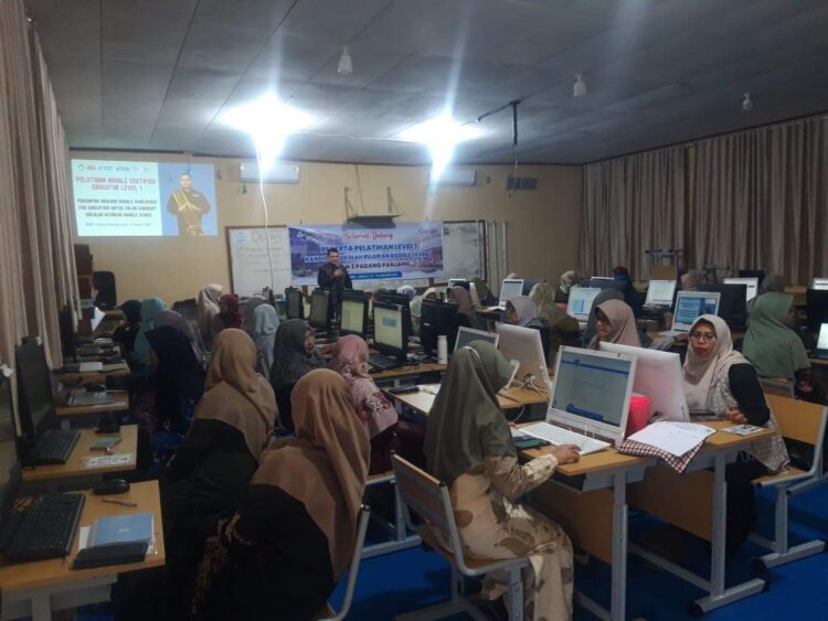 SMAN 2 Semakin Dekat Jadi Sekolah Rujukan Google 1 PELATIHAN—SMAN 2 Padang Panjang gelar pelatihan intensif Level 1 Google Workspace for Education Fundamentals bagi seluruh tenaga pengajar.