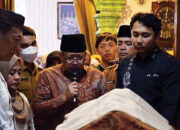 Ungkap Rasa Duka yang Mendalam, Bupati Agam Lepas Jenazah Malini ke Peristirahatan Terakhir