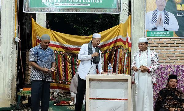 Wabup Risnawanto Hadiri Peringatan Israk Mikraj di Mushalla Ar-Rahman 1 PRINGATAN ISRAK MIKRAJ— Wakil Bupati Pasaman Barat Risnawanto menghadrii peringatan Israk Mikraj di Mushalla Ar-Rahman.