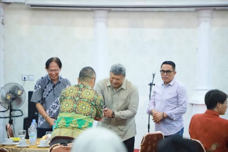 Wali Kota Solok Zul Elfian Sebut, Tim Tekhnis Jepang Bantu Peningkatan Kualitas Air Minum 1 SAMBUT— Wali Kota Solok Zul Elfian saat menyambut tim dari Jepang