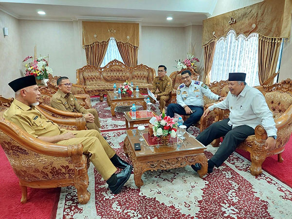 Wako Zul Elfian Umar, Audiensi dengan Gubernur Mahyeldi 1 Wali kota solok Zul Elfian saat audiensi dengan Gubernur sumbar Mahyeldi