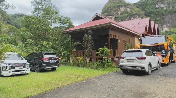 Wisatawan Serbu Homestay Lembah Harau Selama Libur Isra Mikraj dan Imlek 1 HOMESTAY PENUH— Wisatawan yang menginap di homestay Lembah Harau meningkat tajam saat libur panjang Isra Mikraj dan Hari Raya Imlek.