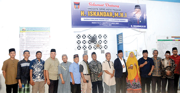 Iskandar Reses Masa Sidang II di Mushalla Haminah, Drainase jadi Momok Warga 1 RESES MASA SIDANG— Anggota DPRD Kota Padang H. Iskandar, bersama Camat Kuranji Rido Satria, Lurah Lubuk Lintah, RT RW serta masyarakat, usai pelaksanaan reses.