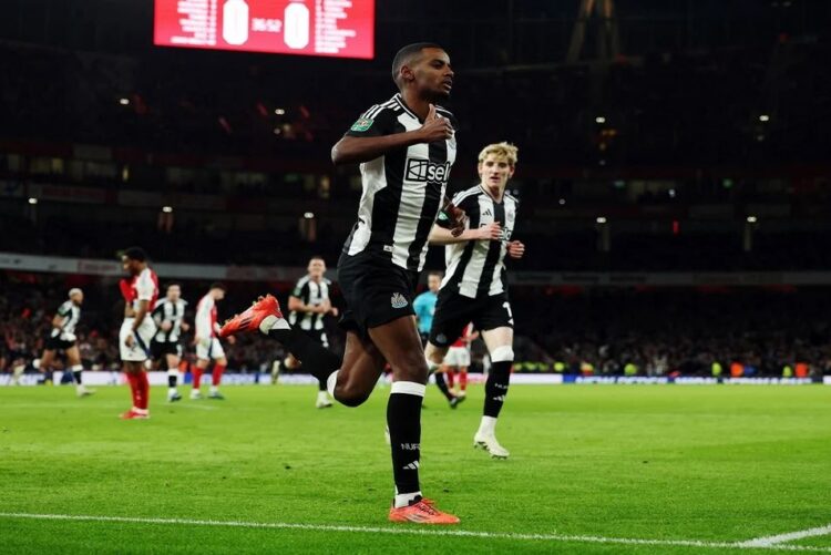 Bekuk Arsenal 2-0, Newcastle United Selangkah ke Final Carabao Cup 1 SELEBRASI— Selebrasi Alexander Isak usai membobol gawang Arsenal pada semifinal leg pertama Carabao Cup, di Stadion Emirates, Rabu (8/1) din hari WIB.