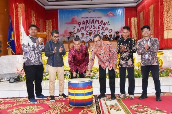 Pariaman Campus Expo 2025 Digelar 1 PARIAMAN CAMPUS EXPO— Asisten I Pemerintahan Provinsi Sumatera Barat Irwan, saat membuka Pariaman Campus Expo (PCE) untuk kali ke -12 di tahun 2025 yang digagas Gerakan Mahasiswa Pariaman (Gempa).