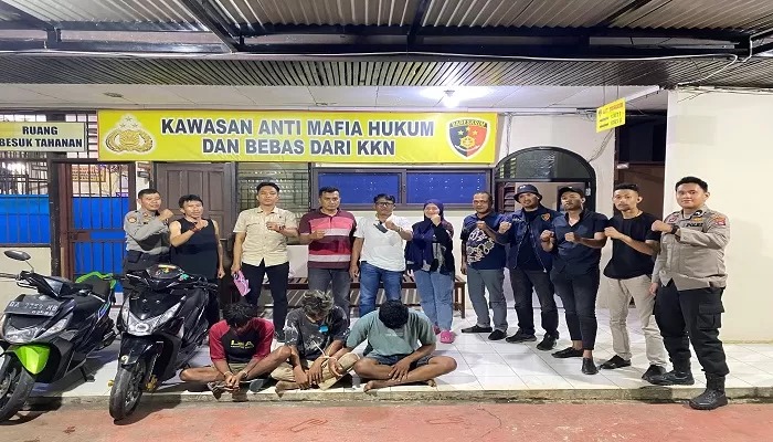 4 Pemuda Cabuli Gadis Bawah Umur, Tiga di Antaranya Mahasiswa 1 CABUL— Pemuda yang melakukan pencabulan terhadap anak di bawah umur ditangkap
jajaran Satreskrim Polres Tanahdatar.