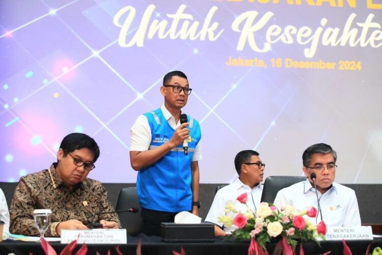 Pelanggan Daya 2.200 VA ke Bawah, Diskon Listrik 50 Persen mulai Berlaku Januari 1 tarif listrik 50% --Direktur Utama PLN Darmawan Prasodjo menerangkan bahwa potongan tarif listrik 50% dapat dinikmati secara otomatis dan tanpa mekanisme yang berbelit bagi mereka yang tergolong daya tersebut.