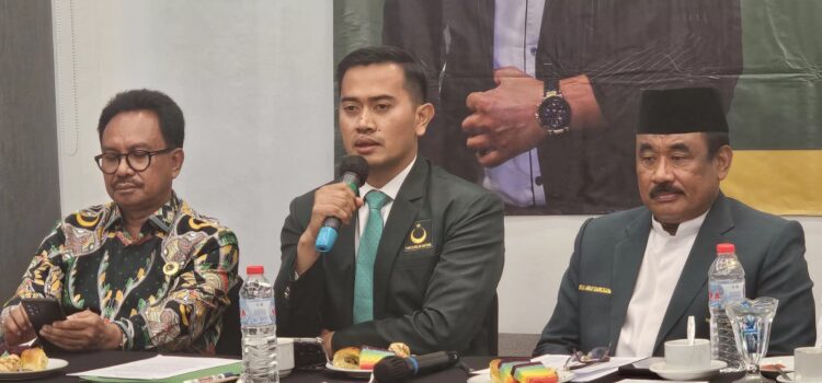 Keponakan Yusril Ihza Mahendra Deklarasikan Maju Calon Ketum PBB, Klaim sudah Didukung 26 DPW 1 DEKLARASI— Keponakan Menko Kumhamipas Yusril Ihza Mahendra, Gugum Ridho Putra mendeklarasikan diri maju menjadi calon ketua umum Partai Bulan Bintang (PBB) periode 2025-2030.