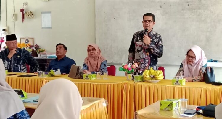 PENGHENTIAN MBG— Plt Kepala Dinas Pendidikan dan Olahraga Kota Pariaman Riky Palentino menyebut, penghentian sementara program Makan Bergizi Gratis di Pariaman masih menunggu wadah makanan permanen ramah lingkungan.