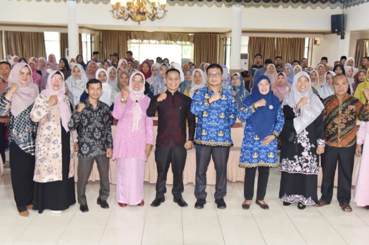 Bimtek Perpaduan Antara Kompetensi Soft Skill dan Permainan dalam Bentuk Outbond 1 BIMTEK— Kabid Pendidikan Dasar (Dikdas) Dinas Pendidikan saat menghadiri bimtek.