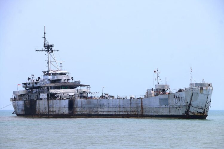 Wako Terpilih Yota Balad, Dijadikan Museum Bahari, KRI Teluk Bone 511 Perlu Diperiksa BPK 1 JADIKAN MUSeUM BAHARI —Kapal Perang Republik Indonesia (KRI) Teluk Bone 511 rencananya akan dijadikan Museum Bahari.