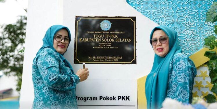 Tugu PKK Solsesl Diresmikan, Lambang Sinergitas PKK dan Pemerintah 1 ketua TP PKK Solsel resmikan tugu pkk