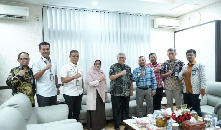 Ketua DPRD Sumbar Terima Kunjungan Kakanwil DJPb, Pererat Kolaborasi Pemerintah Pusat, daerah, dan Legislatif 1 TERIMA KUNJUNGAN--Ketua DPRD Provinsi Sumatera Barat, Muhidi menerima kunjungan Kepala Kantor Wilayah (Kakanwil) Direktorat Jenderal Perbendaharaan (DJPb) Provinsi Sumatera Barat.