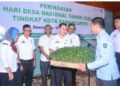 Peringati Hari Desa Nasional 2025, Momen Penyerahan Bantuan Bibit Sayuran 10 Peringati Hari Desa Nasional 2025, Momen Penyerahan Bantuan Bibit Sayuran