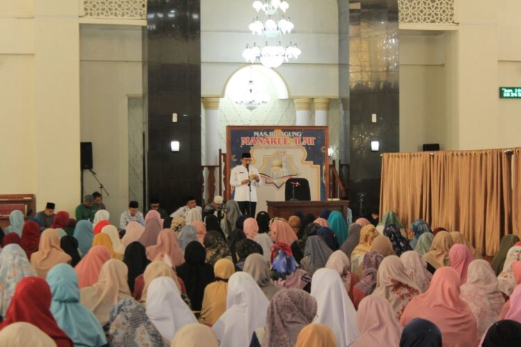 TABLIGH AKBAR— Pj Wako Sonny Budaya Putra, sampaikan sambutan pada acara tabligh akbar peringatan Isra Mikraj, Kamis (30/1).